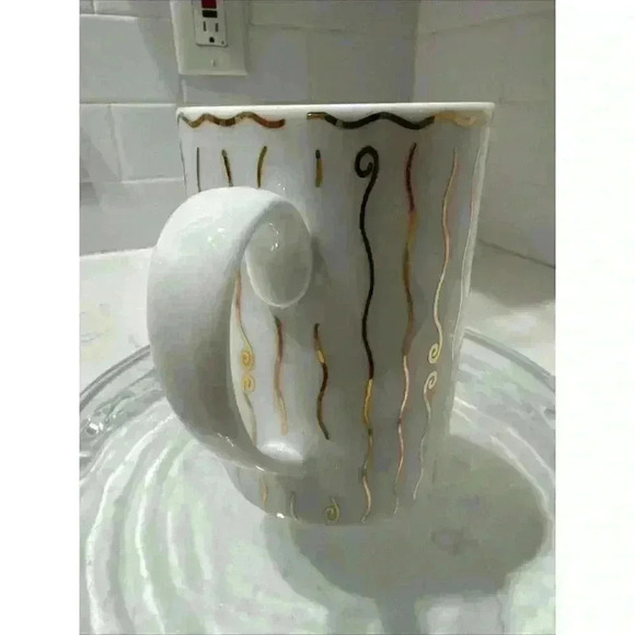 Pottery Barn White with Gold Wavy Lines Nile Mug Made in Japan - Picture 4 of 8